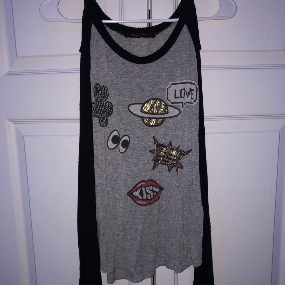 Shoulder-less long sleeve top